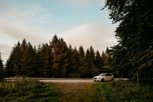 Veilig met de auto op glamping vakantie tips voor vertrek en onderweg